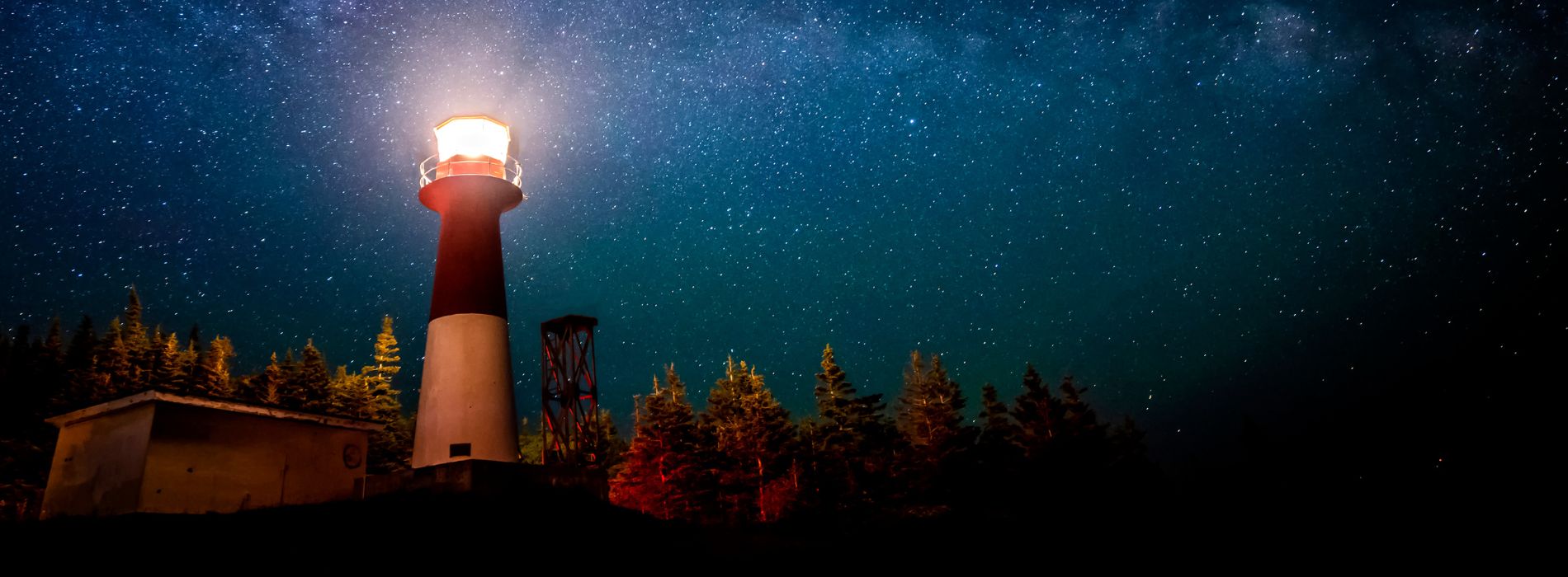 What do lighthouses symbolize? - Madeinsea©