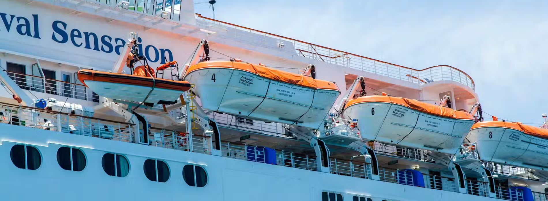 How many lifeboats are on a cruise ship? - Madeinsea©