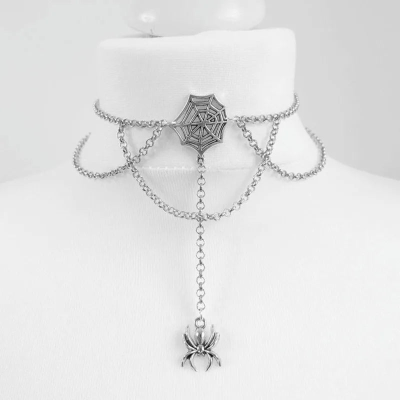 Gargantilla de telaraña de terciopelo negro punk, collar de cadena con araña colgante espeluznante, joyería gótica de Halloween, regalo creativo para mujer