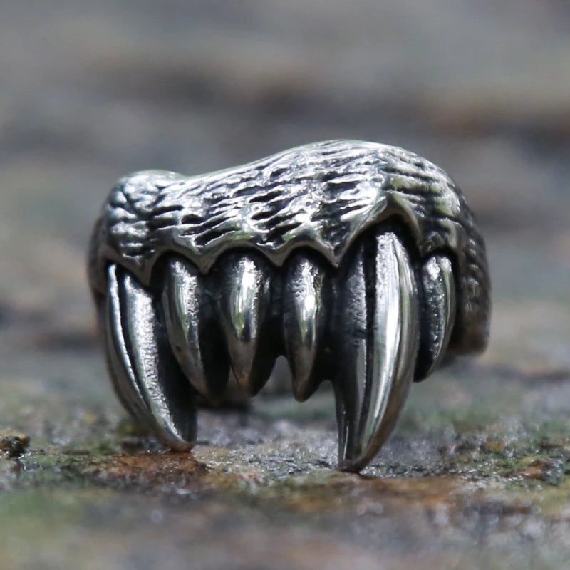 Unique Beast Teeth Ring Men 316L Stainless Steel Punk Biker Rings Cool Gothic Devil Teeth Rings Male Jewelry Gift