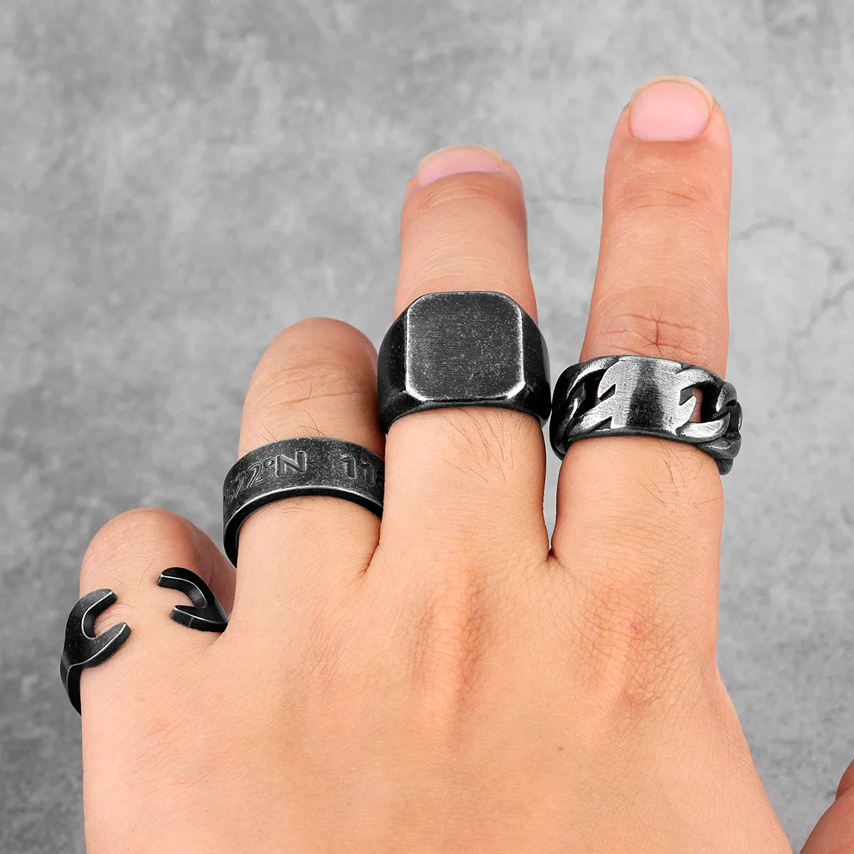 Simple Punk Retro Black Stainless Steel Mens Rings for Women Couple Lover Boy Girlfriend Biker Jewelry Creativity Gift Wholesale