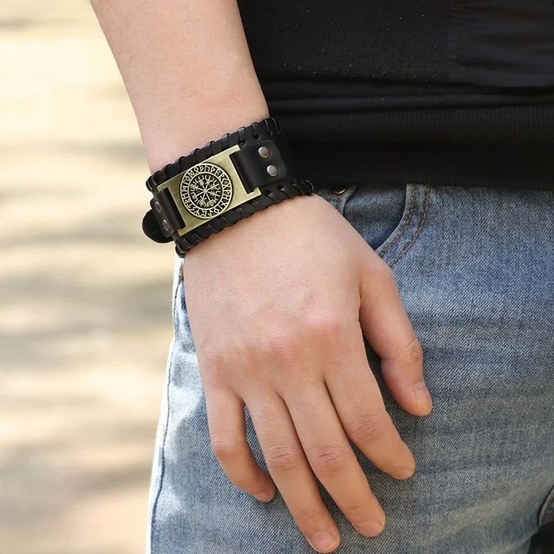 Breites Retro-Lederarmband mit Piratenkompass für Männer, keltisches Wikinger-Kompassarmband, Schmuck, männliche Accessoires, Geschenke für den Freund