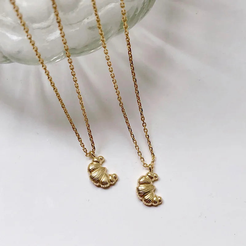 Dancy Fairy Gold Color Croissant Charm Necklace for Women Moony Summer Collection Friendship Pendent Choker Girl Best Gift