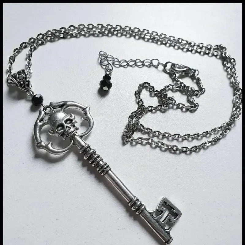 New Antique Silver Skeleton Key Necklace Creativity Pendant Charm Statement Punk Jewelry Novelty Grunge Gothic Halloween Gift