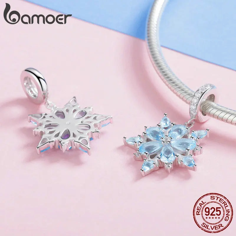 BAMOER Pendentif à breloques élégant en argent sterling 925 de haute qualité en forme de flocon de neige d'hiver bleu CZ pour colliers et bijoux SCC940