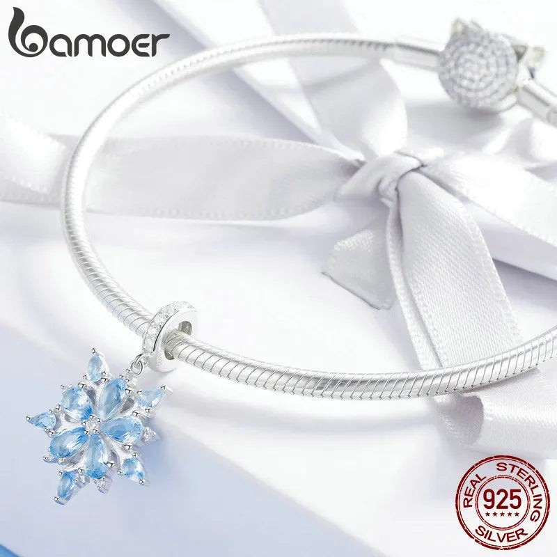 BAMOER Pendentif à breloques élégant en argent sterling 925 de haute qualité en forme de flocon de neige d'hiver bleu CZ pour colliers et bijoux SCC940