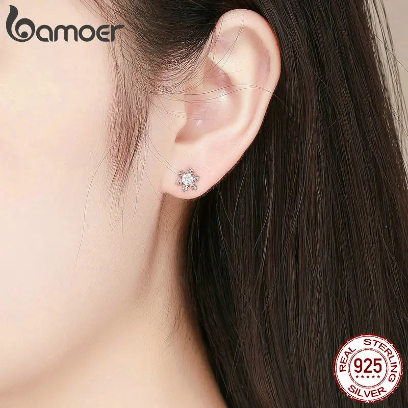 BAMOER Boucles d'oreilles à tige en argent sterling 925 tendance pour femme, bijoux de fiançailles, de mariage, de mode, flocons de neige, hiver, BSE009