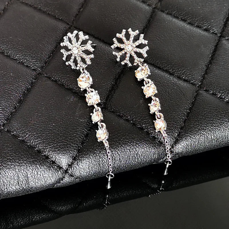 Boucles d'oreilles à tige en cristal de zircon et flocon de neige pour femmes, boucles d'oreilles à breloques en strass brillants pour filles, bijoux cadeaux de Noël, du Nouvel An, d'anniversaire