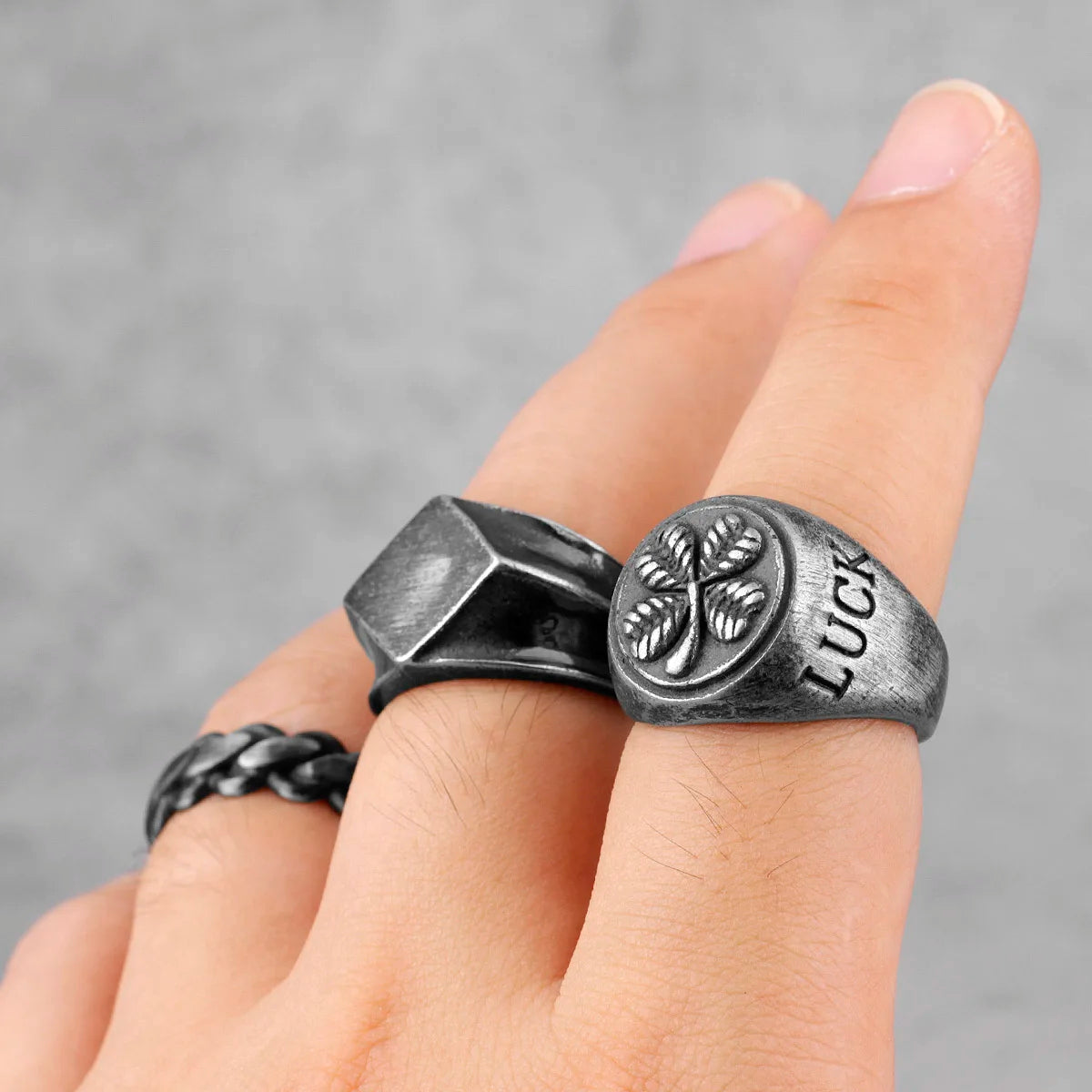 Simple Punk Retro Black Stainless Steel Mens Rings for Women Couple Lover Boy Girlfriend Biker Jewelry Creativity Gift Wholesale