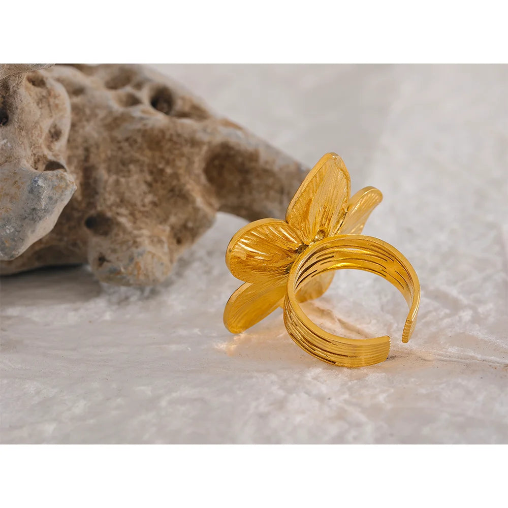 Anillo abierto de flor grande de acero inoxidable de color dorado para mujer