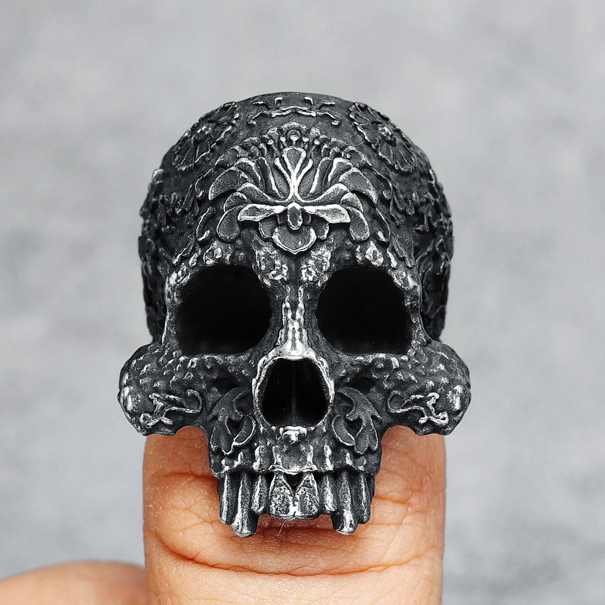 Carved Skull Men Rings 316L Stainless Steel Vintage Punk Hyperbolic Rock Party for Biker Rider Male Boyfriend Jewelry Best Gift