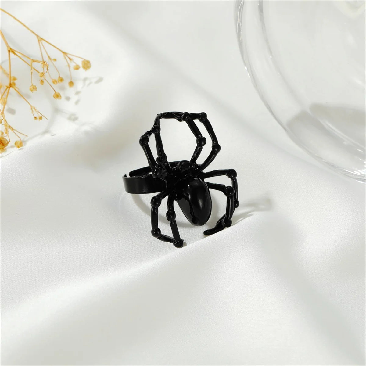 Anillos góticos de Halloween con araña negra