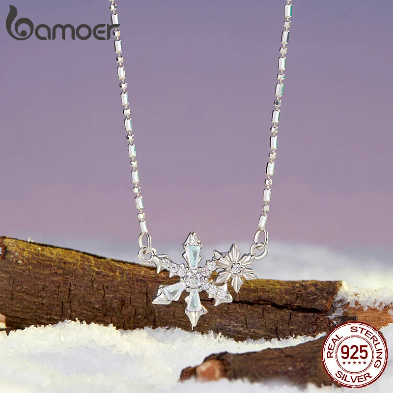 BAMOER Collier délicat en argent sterling 925 véritable avec flocon de neige pour femme, joli collier de fleurs de glace, bijou de Noël BSN417