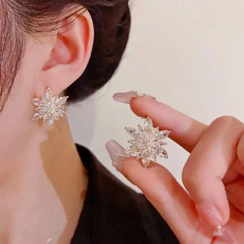 Exaggerated Luxury Crystal Flower Stud Earrings Women's Temperament Elegant Fashion Design Wedding Party Jewelry Gifts for Wife