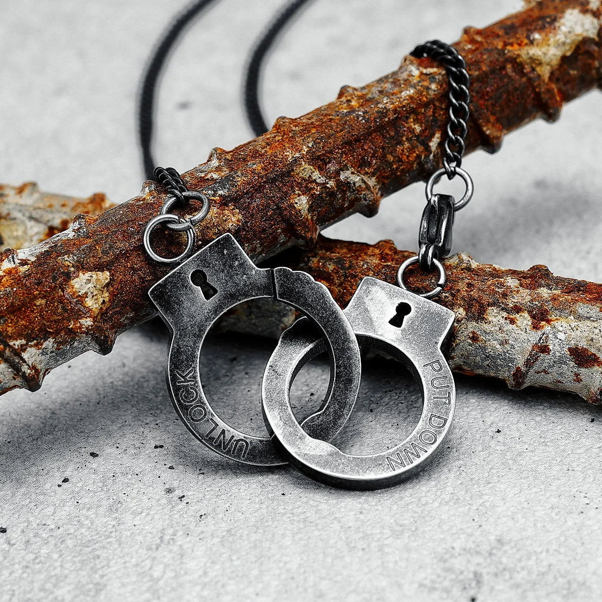 Handcuffs Necklace Stainless Steel Creative Hip Hop Rap Men Pendant Chain Retro Vintage for Friend Biker Party Jewelry Gift