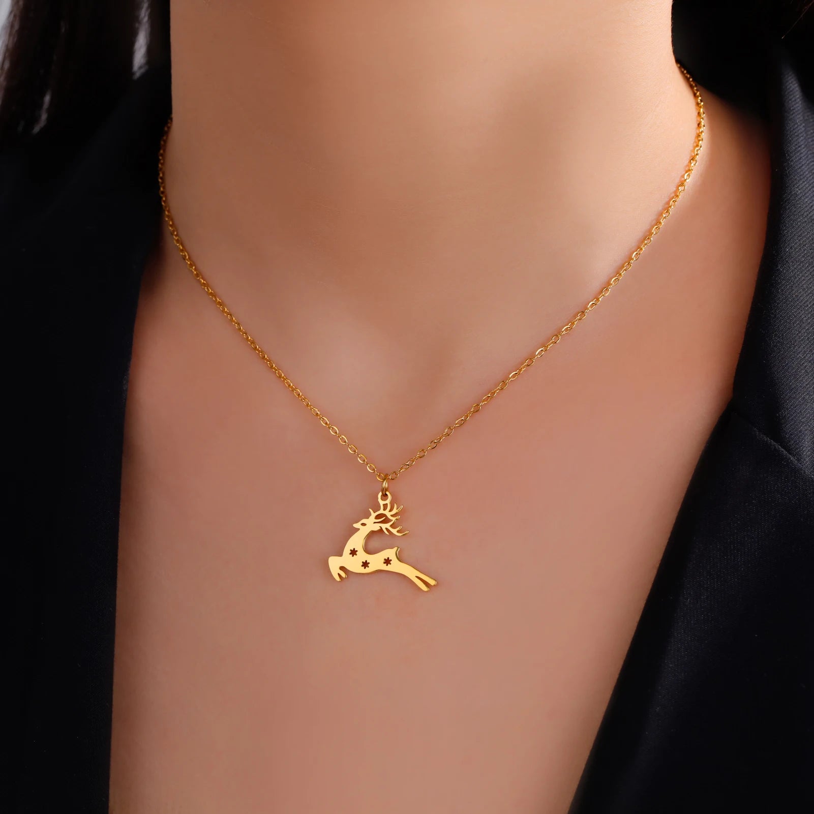 Collier pendentif de Noël en acier inoxydable Cazador pour femme Père Noël Bonhomme de neige Arbre Élan Flocon de neige Bijoux Cadeau de famille 2024