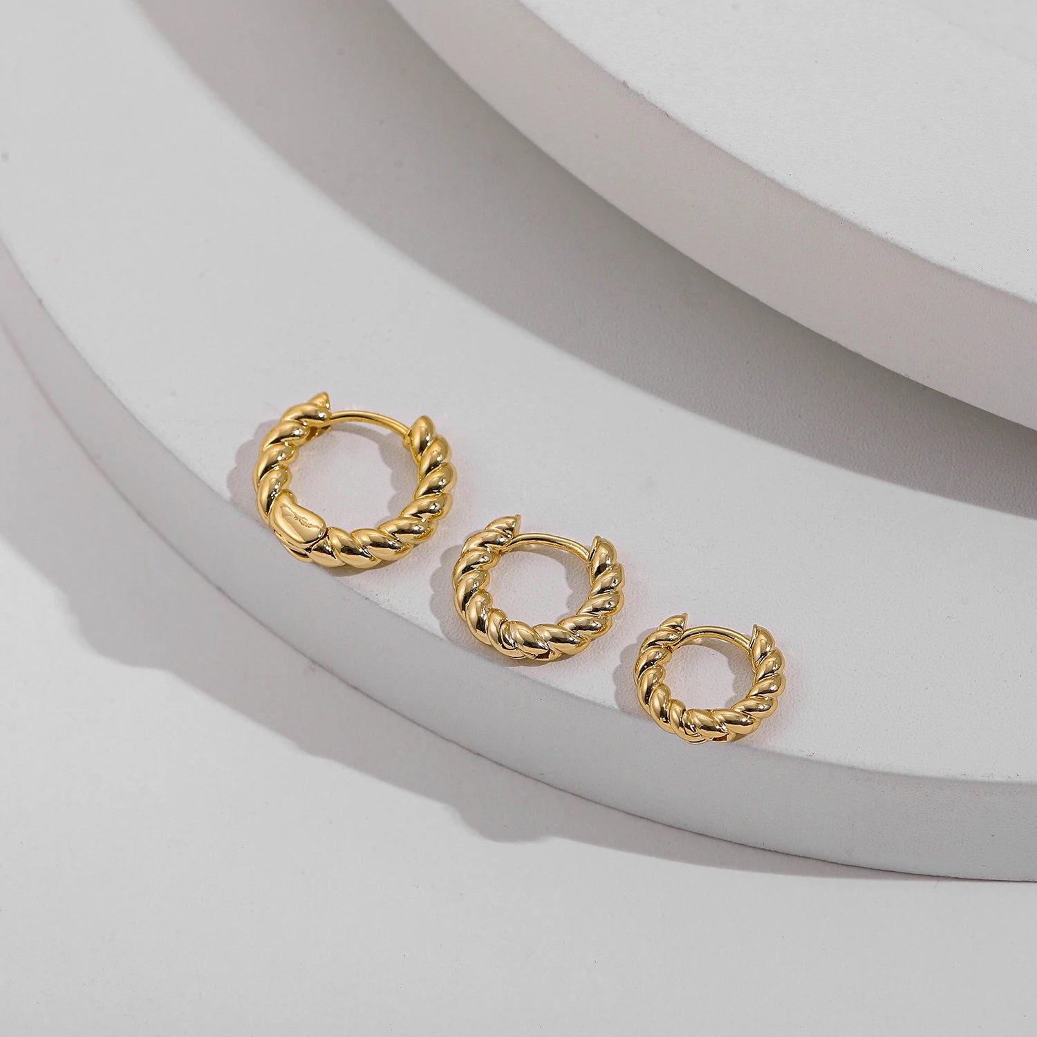 New Trendy Twisted Small Hoop Earrings for Women Fashion Gold Color Metal Circle Tiny Hoops Huggie Ear Buckle Jewelry 2023