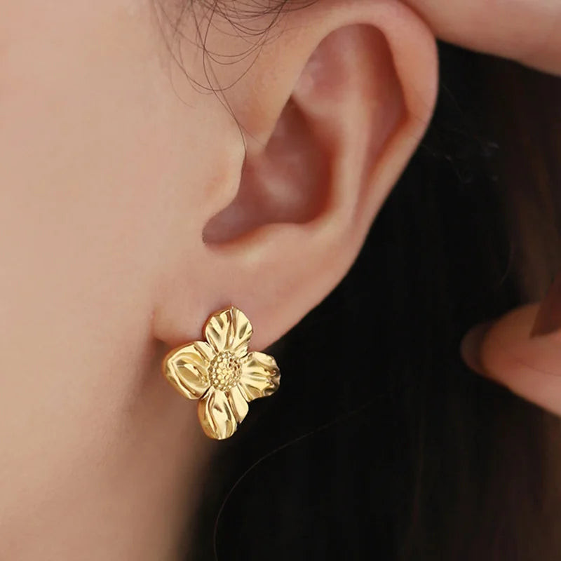 New 18K Gold Plated Stainless Steel Irregular Flower Earrings Exaggerated Metallic Flower Studs for Women Waterproof Jewelry