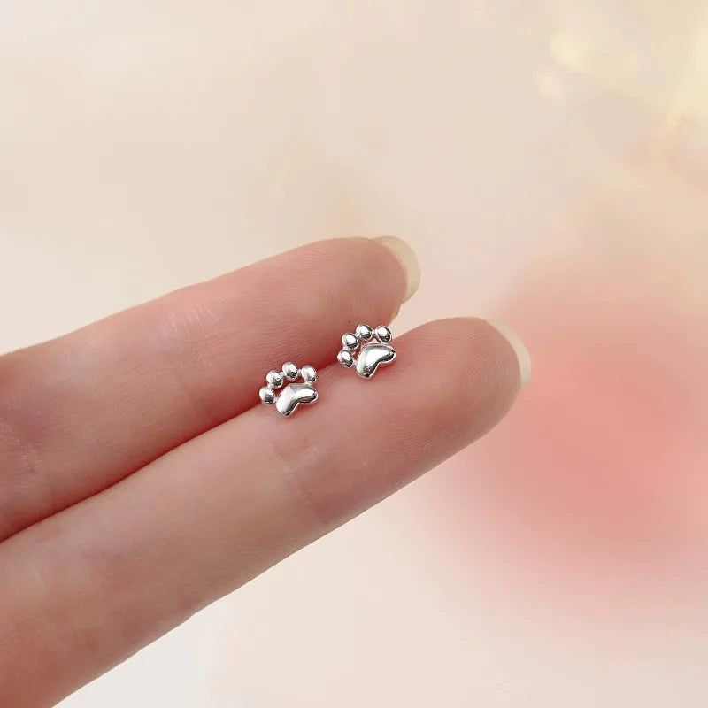 New Fashion Lovely Cat Earrings for Women Hollow Out Design Minimalist Animal Stud Earrings with Shiny Statement Jewelry Gifts