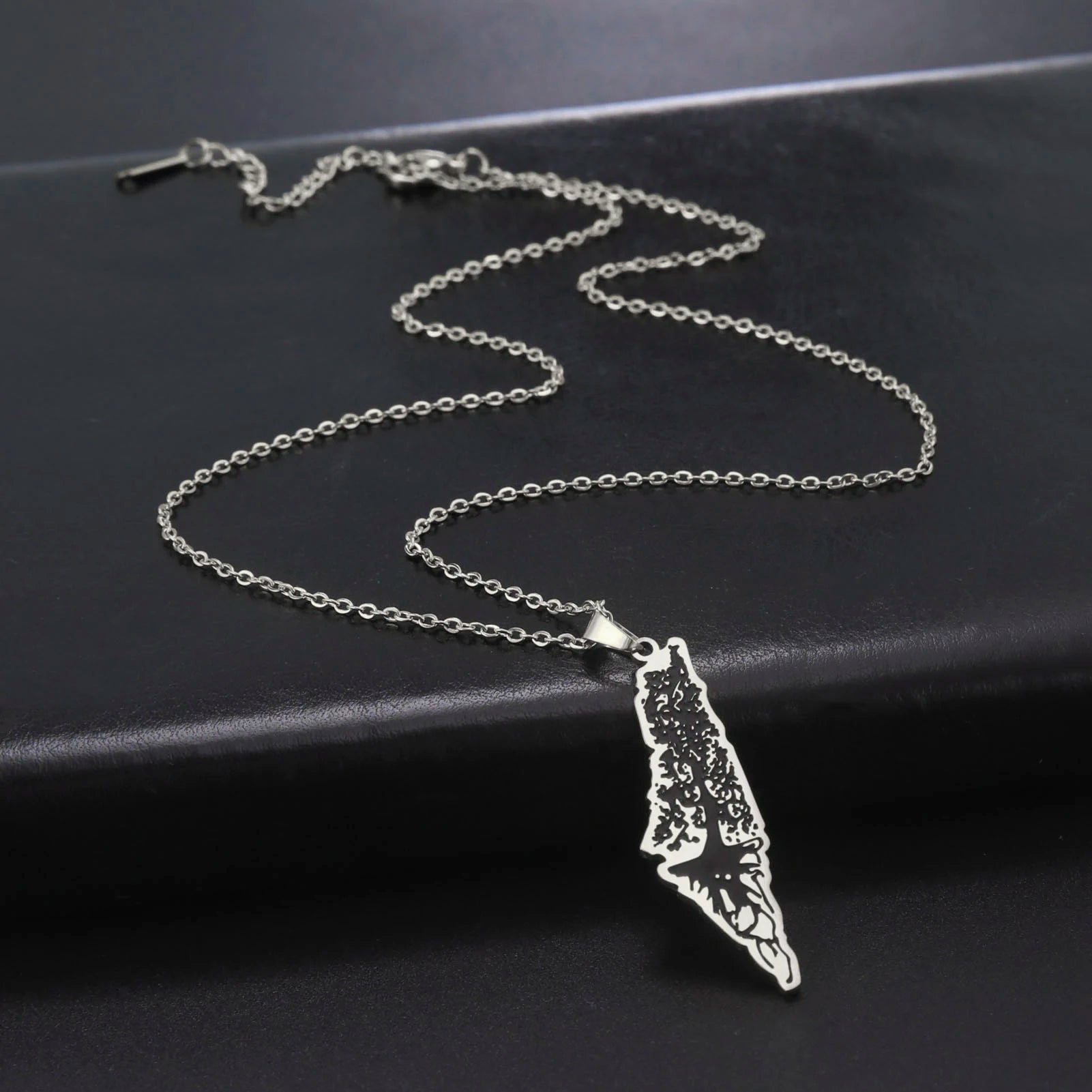 New Fashion Israel Map Rooted Tree Necklace Stainless Steel Pendant Choker Israel Plant Pattern Map Frame Charm Jewelry Gifts