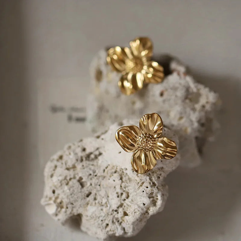 New 18K Gold Plated Stainless Steel Irregular Flower Earrings Exaggerated Metallic Flower Studs for Women Waterproof Jewelry