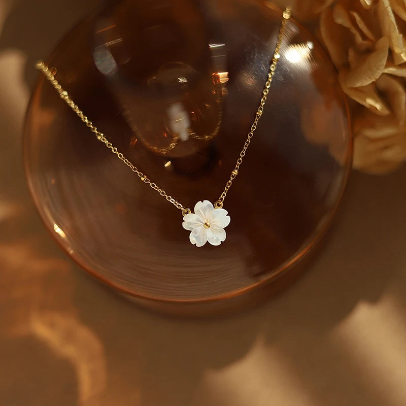 Exquisite White Shell Peach Blossom Aesthetic Flower Necklace 18k Gold Plated Stainless steel Choker Collar Fashion Jewelry Gift