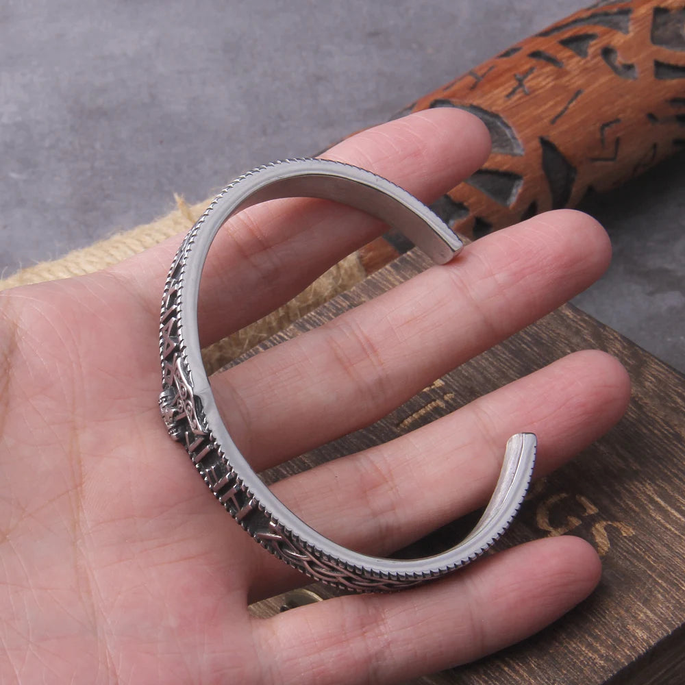 Bracelet runique nordique fait main en acier inoxydable pour homme avec marteau de Thor viking qui ne se décolore jamais avec une boîte en bois en cadeau