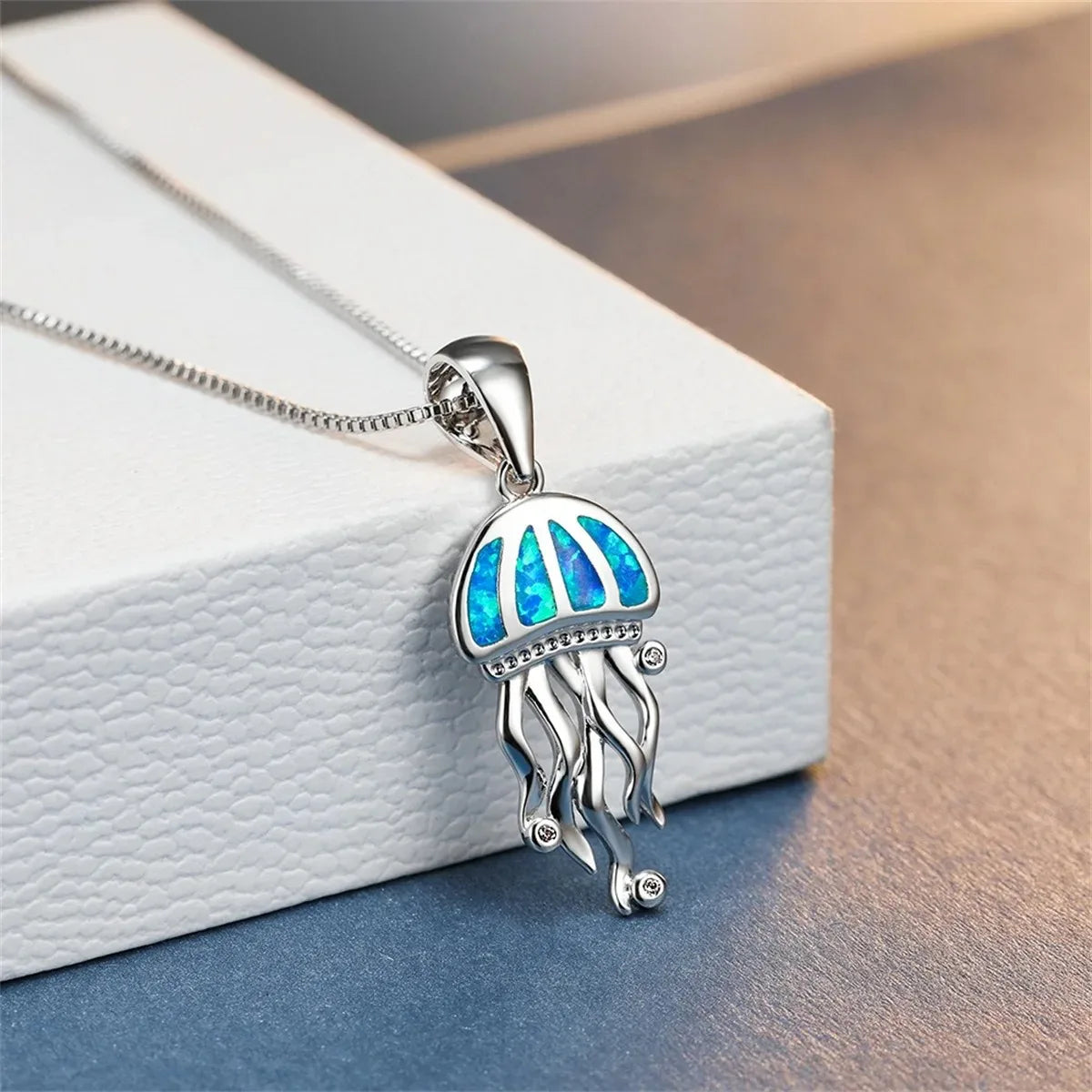 Fashion Cute Sea Jellyfish Pendant Necklace for Women Girl Inlay Imitation Blue Opal Necklace Wedding Party Jewelry Accessories