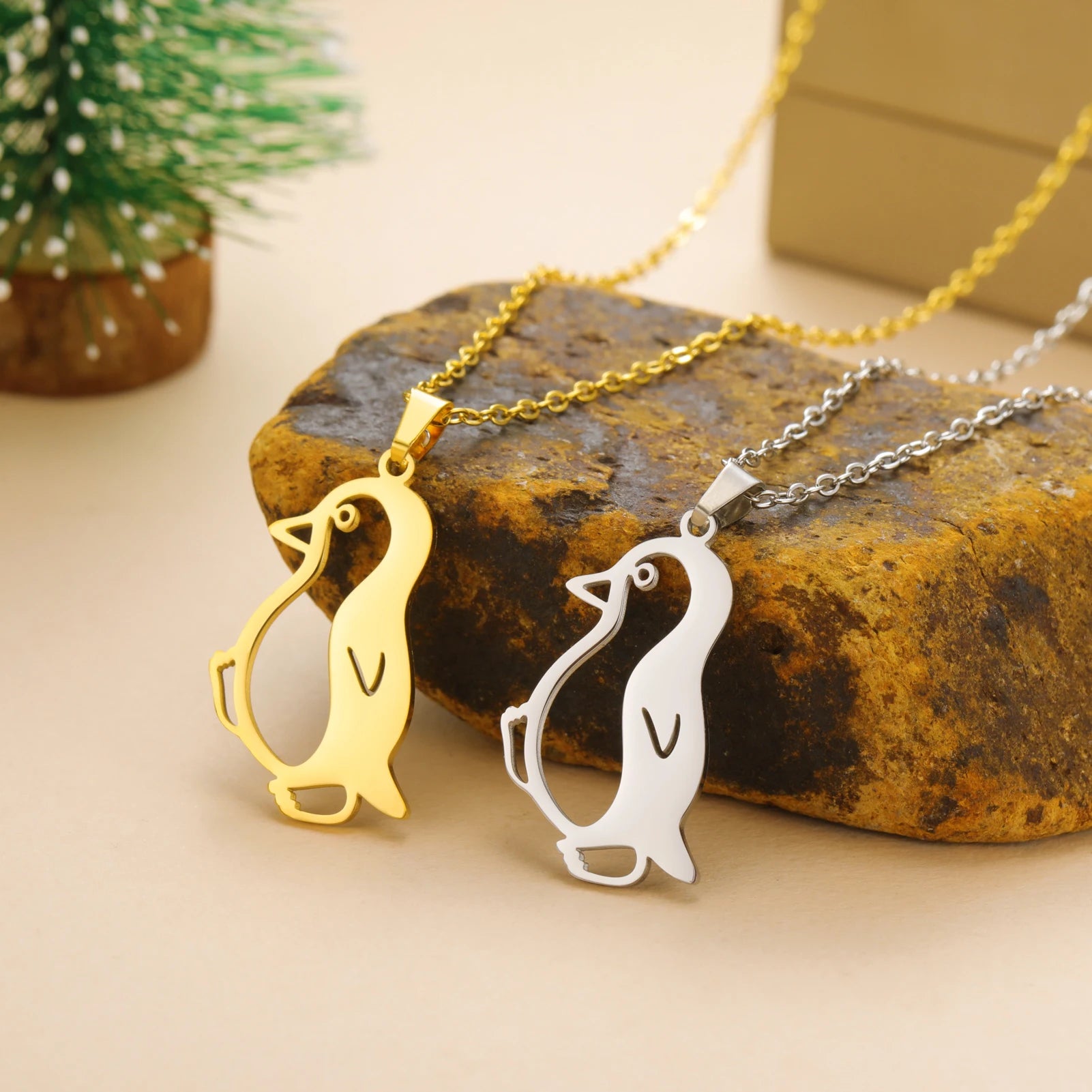 Dreamtimes Cute Penguin Pendant Necklace for Man Women Gift Stainless Steel Animal Chokers Pendant Necklace Trendy Jewelry