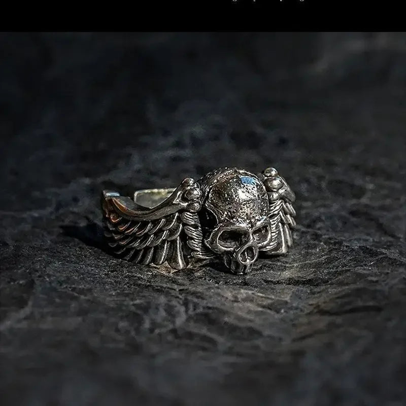 Anillo de cabeza de calavera con alas personalizadas estilo retro vintage para hombre