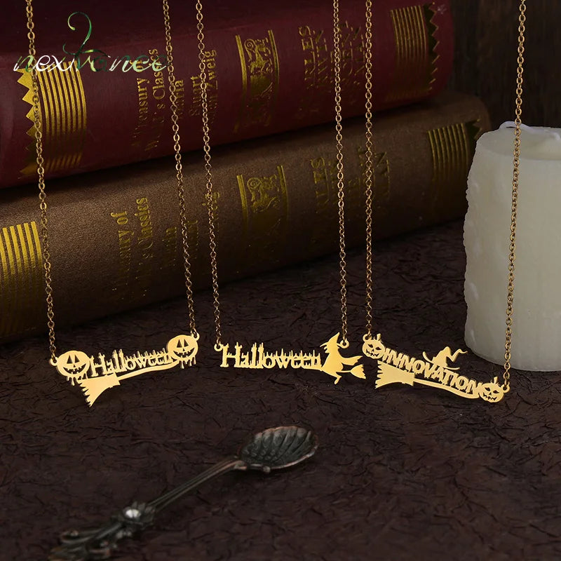 Nextvance Personalisierte Halloween-Namenskette aus Edelstahl, personalisierter Spinnen-, Fledermaus-, Kürbis-, Besen-Festival-Anhänger, Geschenkschmuck