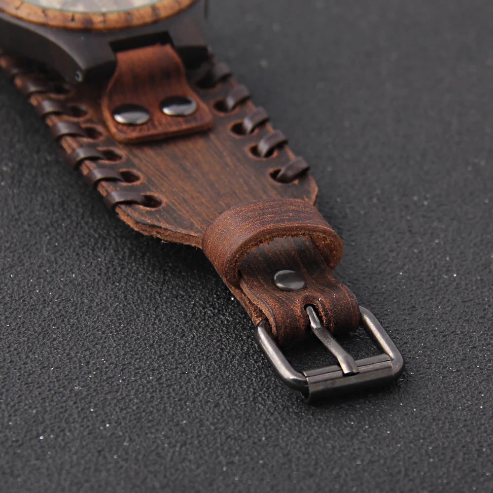 Reloj de pulsera de madera con círculo rúnico vikingo hecho a mano