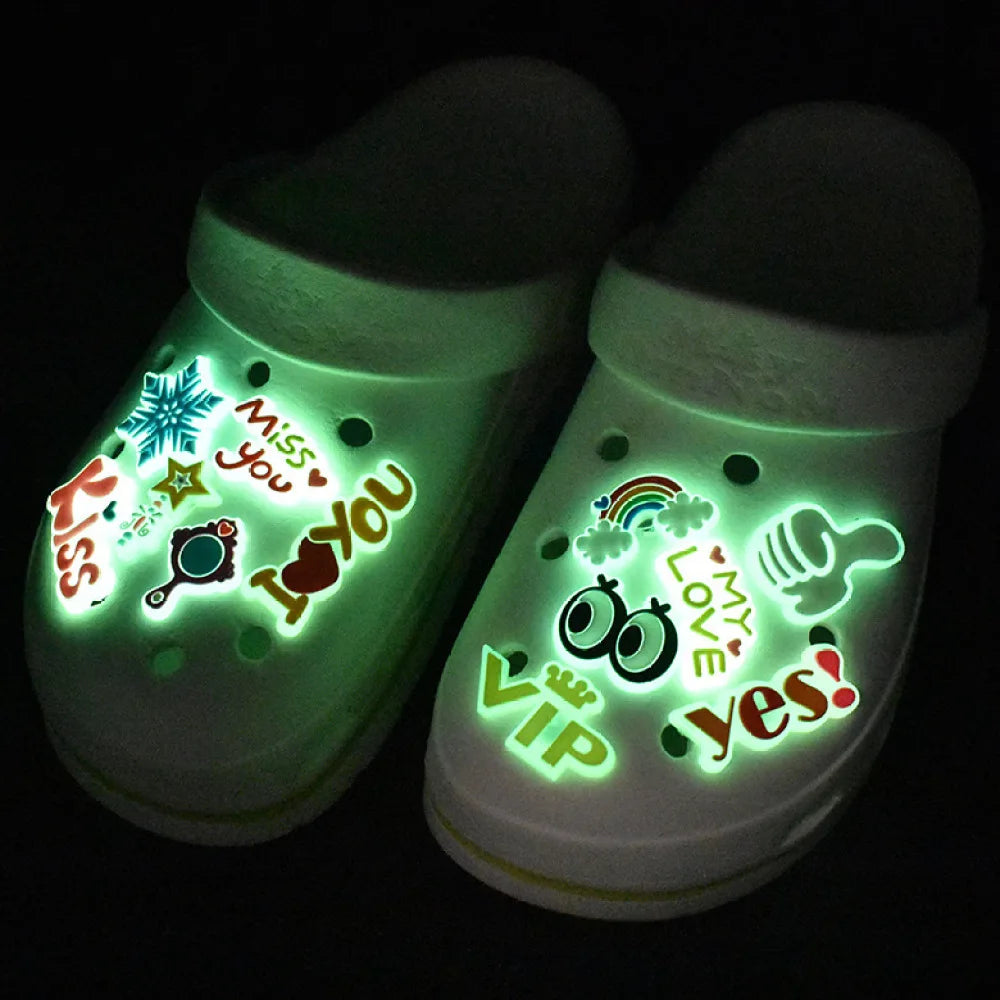 Charms para zapatos brillantes Alfileres para Crocs que brillan en la oscuridad