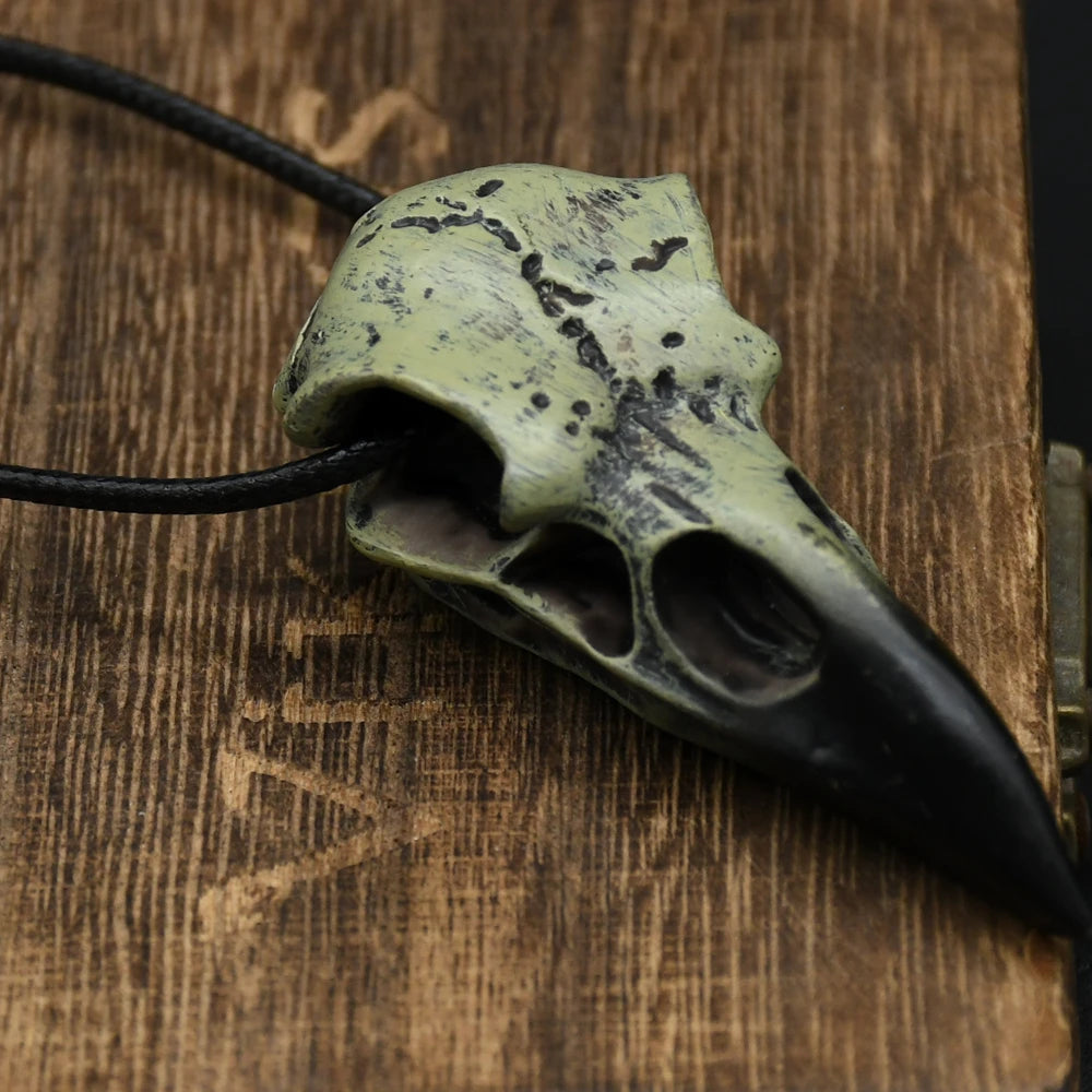 Goth Raven Skull Necklace Resin Replica Raven Magpie Crow Poe Gothic Gift,Halloween Raven Skull Necklace