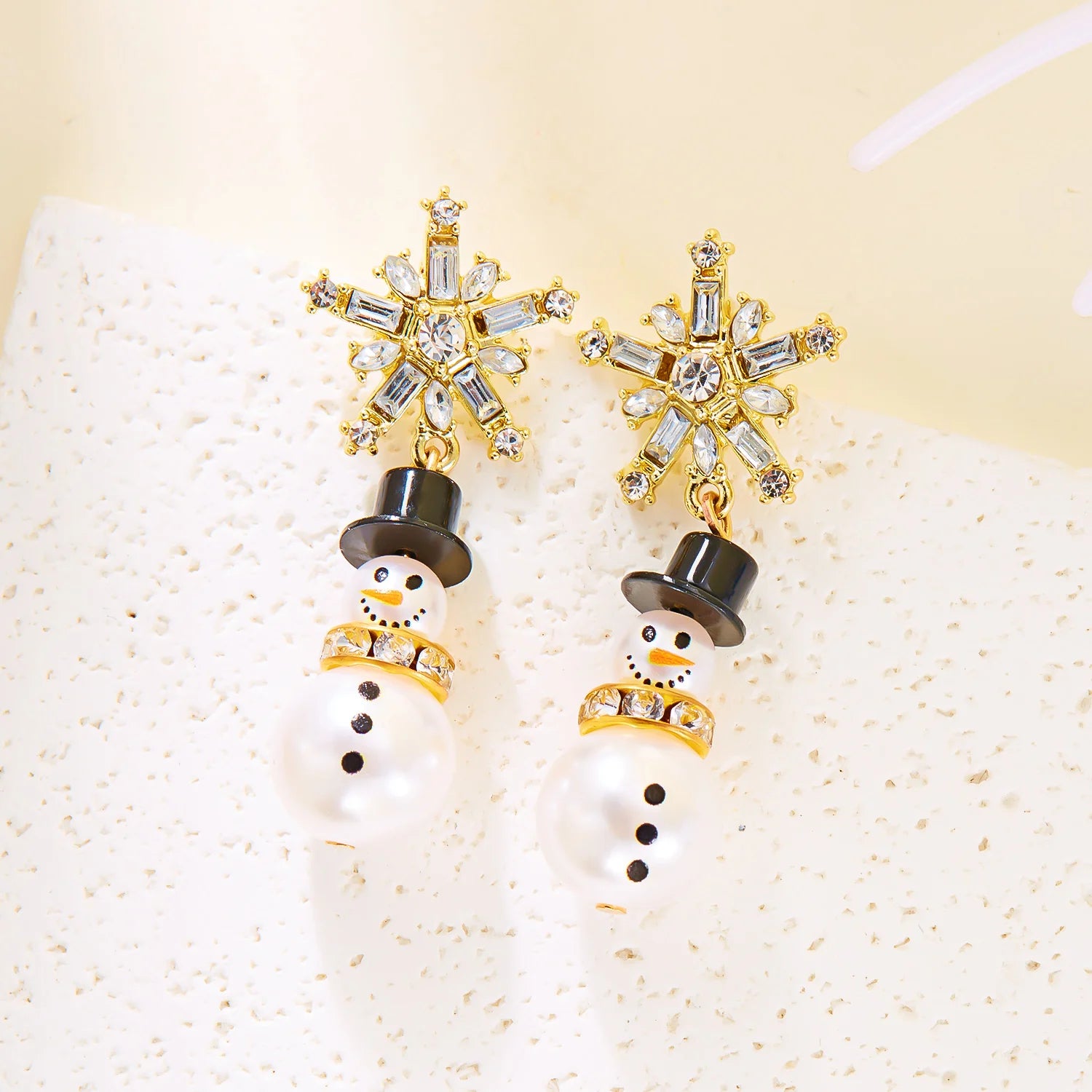 Fashion Christmas Snowman Snowflake Stud Earrings For Women Pearl Crystal Dangle Piecring Cute Xmas Ear Jewelry New Year Gift