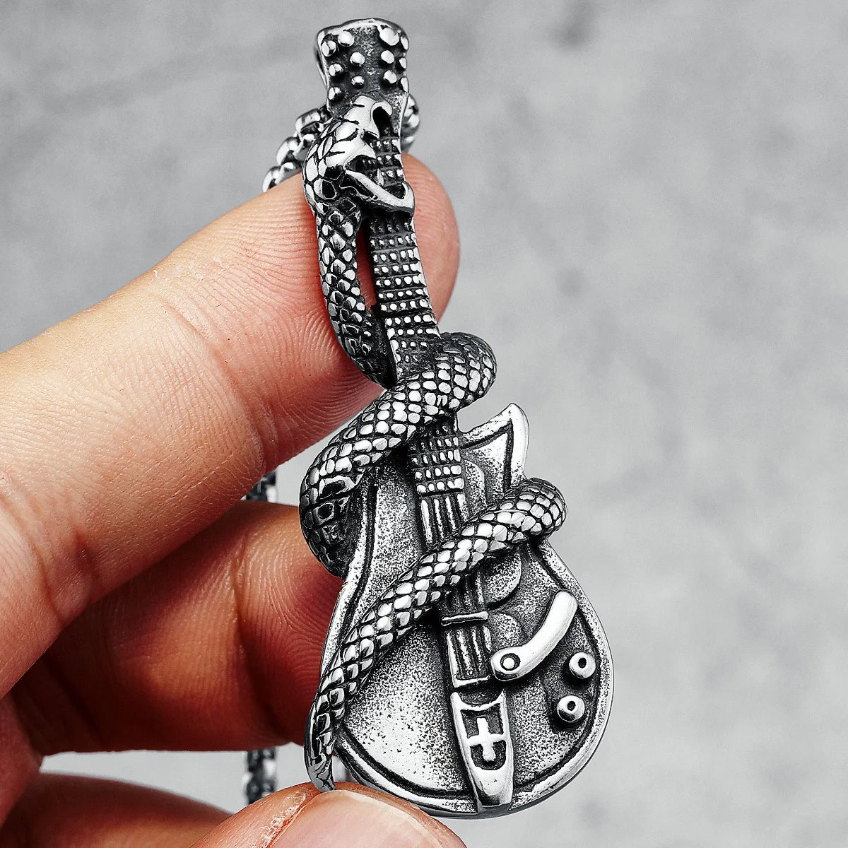 Collier de guitare serpent en acier inoxydable avec pendentif en métal lourd Punk Rock pour hommes, chaîne Hip Hop pour petit ami, bijoux cadeau en gros