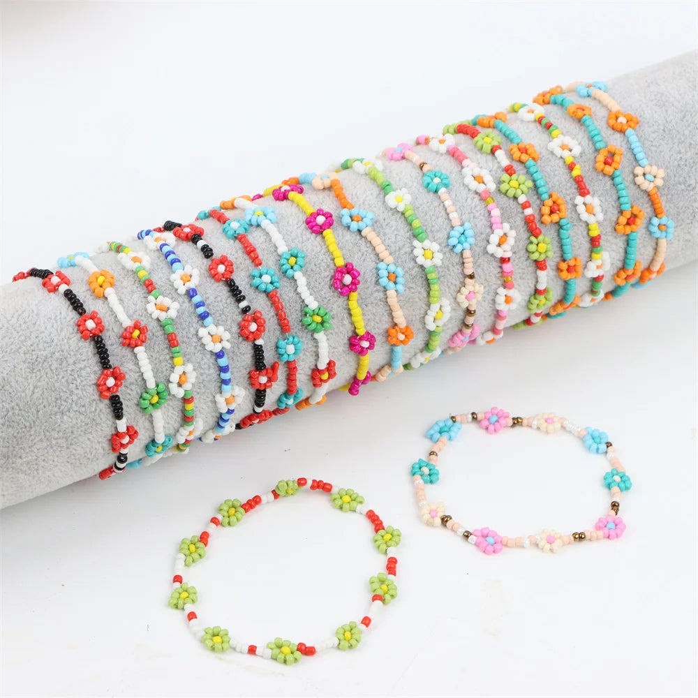 12Pcs/Lot Cute Daisy Flower Beaded Bracelet For Women Mix Color Handmade Elastic Stretch Wristband Bangle Jewelry