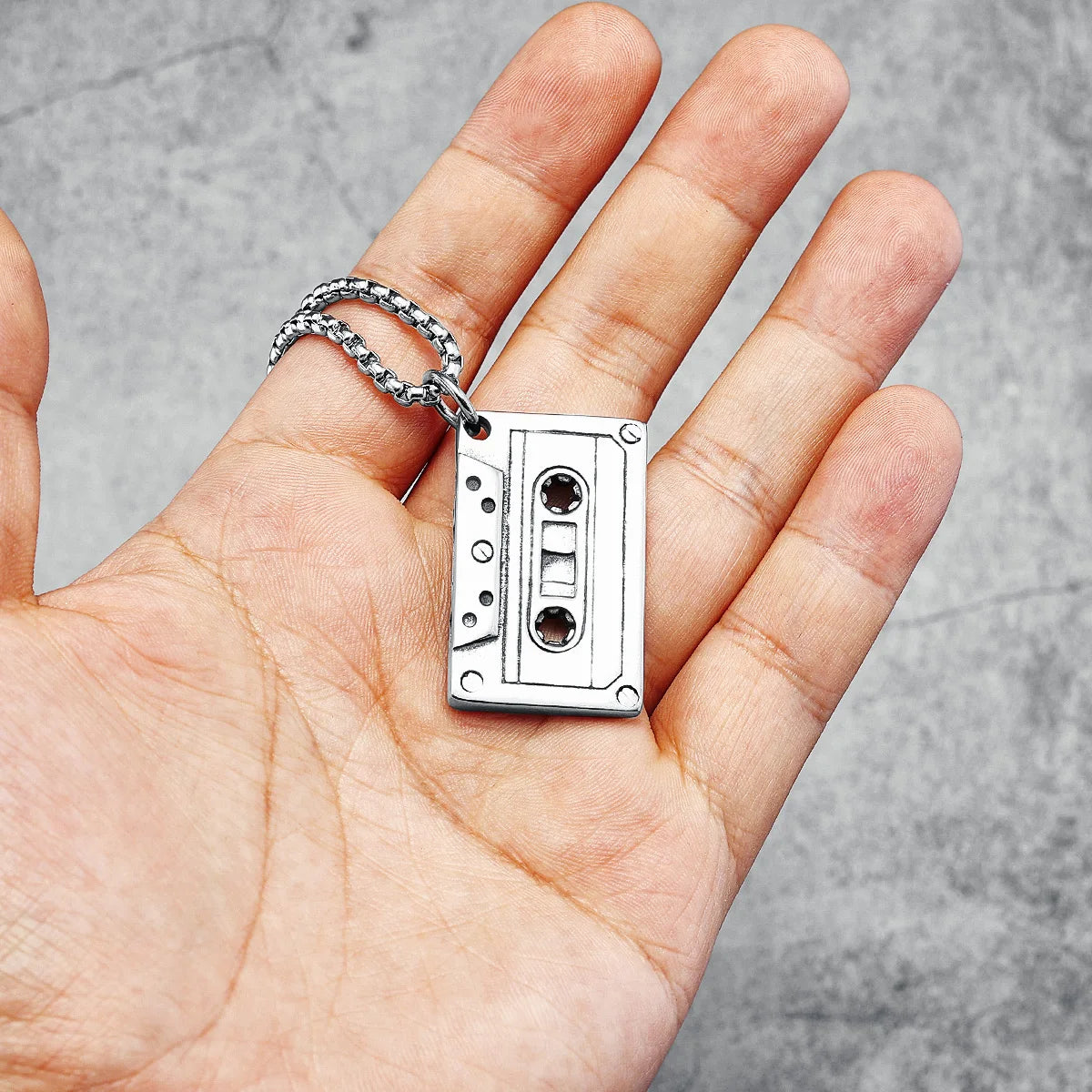 Collier avec pendentif en forme de cassette rétro en acier inoxydable pour homme, chaîne vintage Hip Hop Rap, musique de luxe, fête pour ami, bijoux cadeau