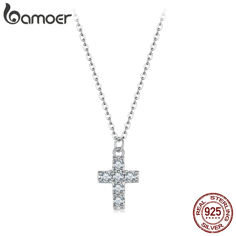 Collier en forme de croix en moissanite plaqué or blanc BAMOER pour femme, petit collier en argent sterling 925 avec croix religieuse, cadeau de Noël