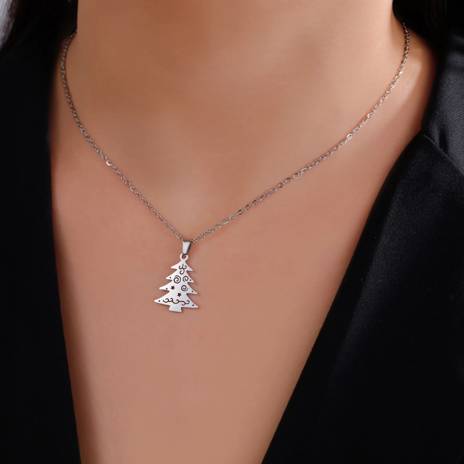 Collier pendentif de Noël en acier inoxydable Cazador pour femme Père Noël Bonhomme de neige Arbre Élan Flocon de neige Bijoux Cadeau de famille 2024