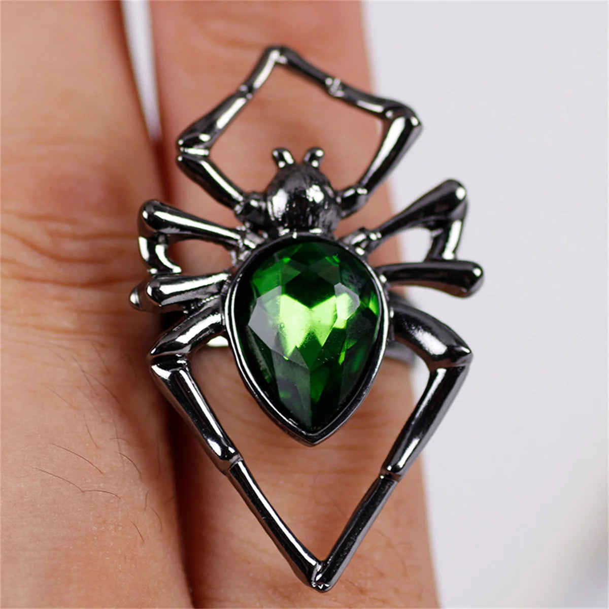 Anillos góticos de Halloween con araña negra