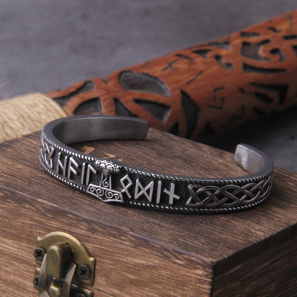 Bracelet runique nordique fait main en acier inoxydable pour homme avec marteau de Thor viking qui ne se décolore jamais avec une boîte en bois en cadeau