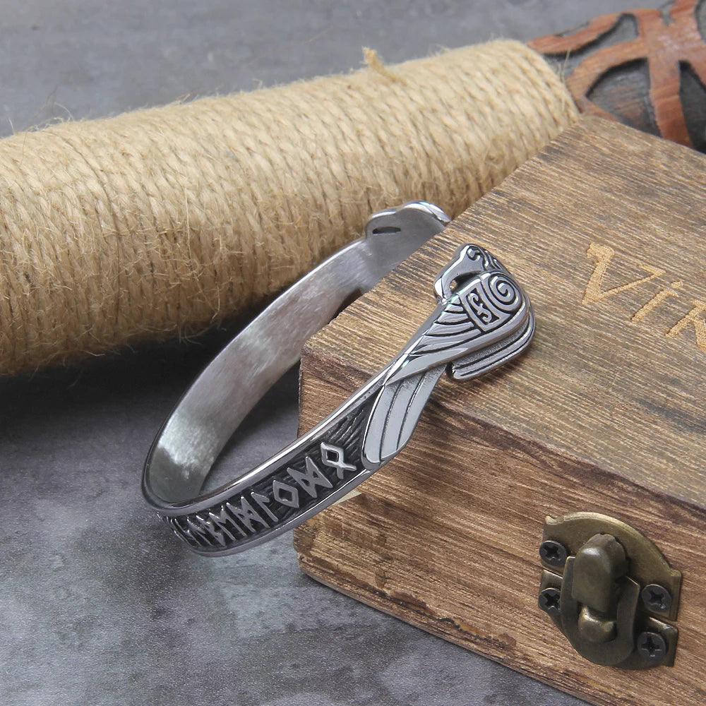 Brazalete de runas nórdicas hecho a mano de acero inoxidable para hombre