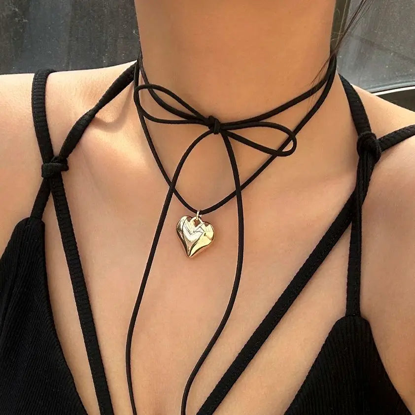 Collar elegante con colgante de corazón para mujer