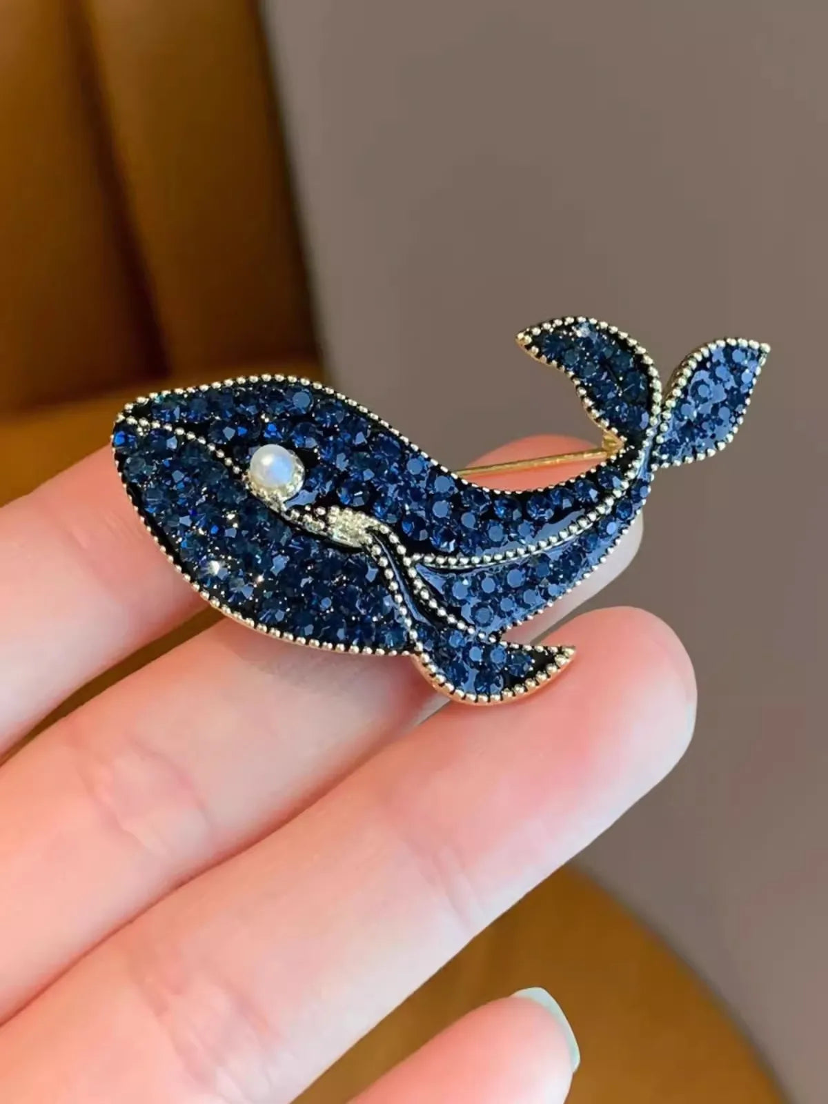 Blue Whale Pearl Rhinestone Brooches For Women Men Elegant Marine Life Fish Animal Pins Clothing Jewelry Party Accessories