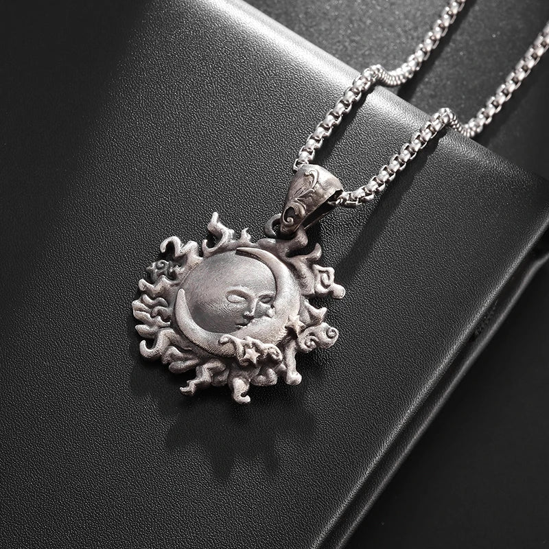 Collier pendentif rond rétro punk soleil étreignant la lune adapté aux hommes et aux femmes tendance de la mode couples bijoux commémoratifs cadeaux