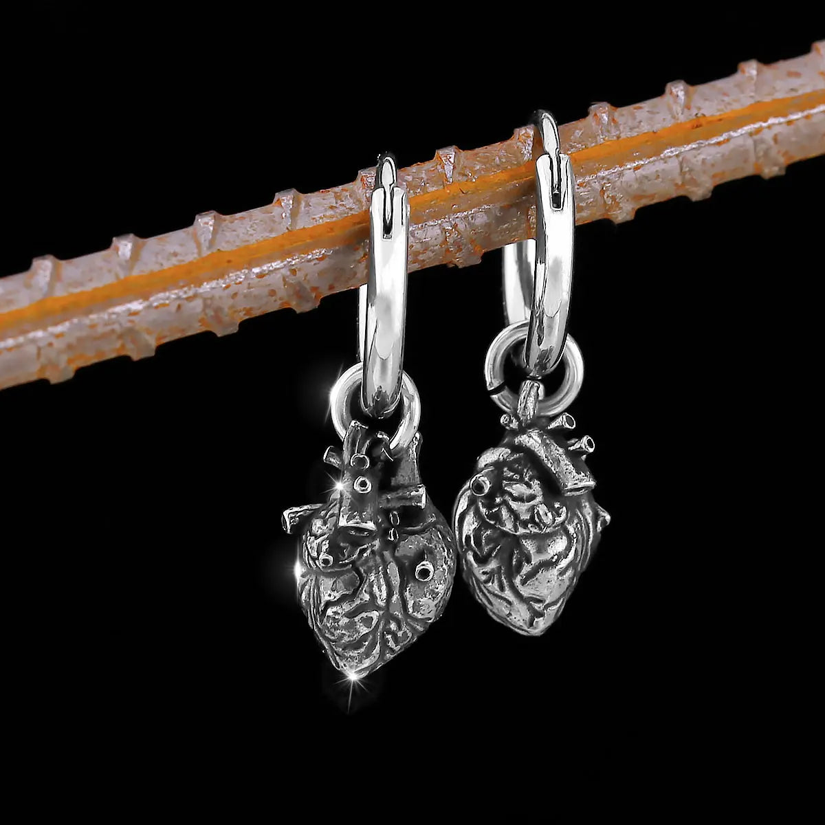 Boucles d'oreilles Viking en forme de cœur en acier inoxydable rétro populaire, bijoux d'amulette nordique pour adolescents, boucles d'oreilles, accessoires de fête de motard unisexe