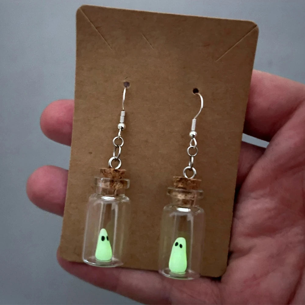 Pendientes de fantasma en botella que brillan en la oscuridad, pendientes colgantes de fantasma, joyería luminosa de Halloween para mujeres y niñas