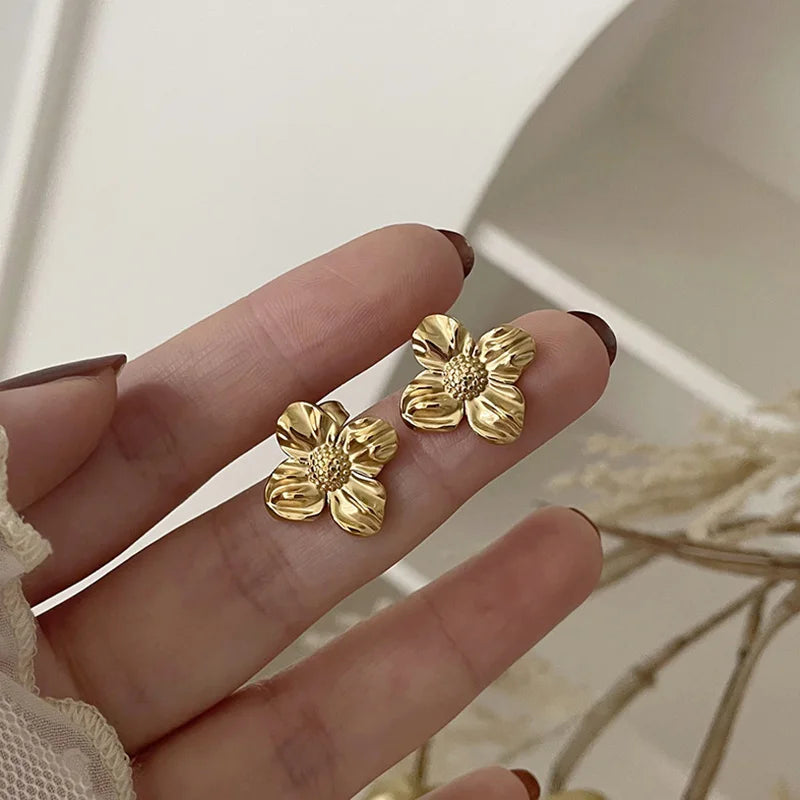 New 18K Gold Plated Stainless Steel Irregular Flower Earrings Exaggerated Metallic Flower Studs for Women Waterproof Jewelry