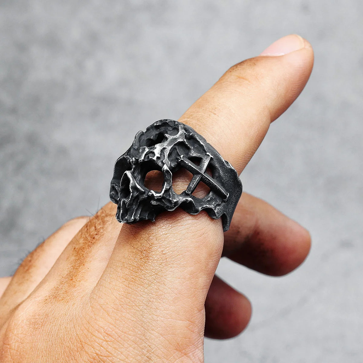 Hollow Skull Men Ring 316L Stainless Steel Weathering Cranium Rock HipHop Party for Biker Rider Male Boyfriend Jewelry Best Gift